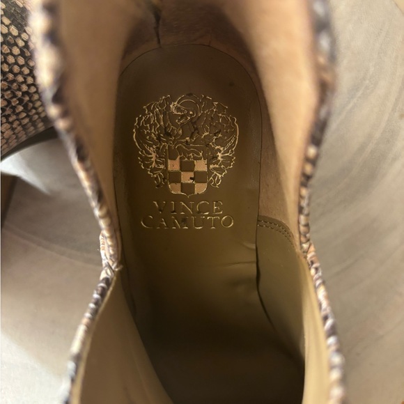 Size 5 Vince Camuto booties - Picture 5 of 7